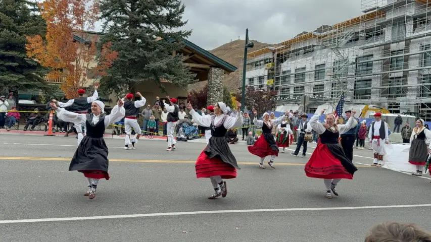 Fotografía del archivo digital de euskaletxeak.eus · Oinkari Basque Dancers
