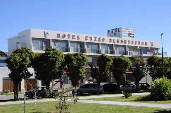 Fachada CV - Vista desde Plaza · Asociación Unión Vasca Euzko Alkartasuna