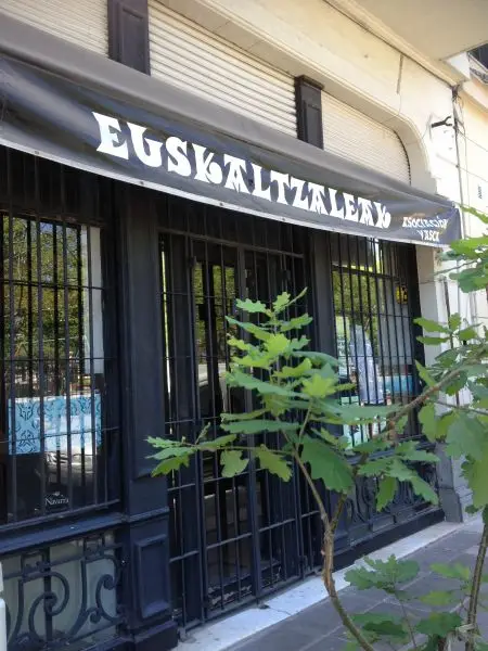 Frente de la sede · Escuela de Lengua Vasca de Buenos Aires Euskaltzaleak