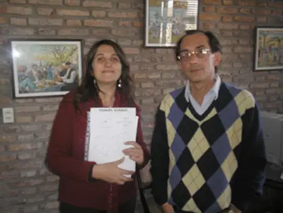 Paula Lerchundi, profesora de Euskera, e Iñaki Osa, presidente de la Euskal Etxea de Bolívar en una foto de archivo · Danak Bat Centro Vasco Argentino de Bolívar