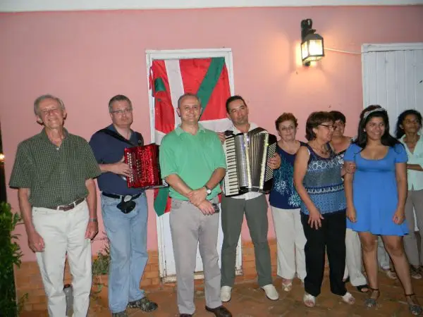 Encuentro de acordeones en la Casa Vasca de Corpus Christi, celebrando la visita de Joseba Etxarri, director de Euskalkultura.com · Asociación Civil Eusko Etxea de Corpus Christi
