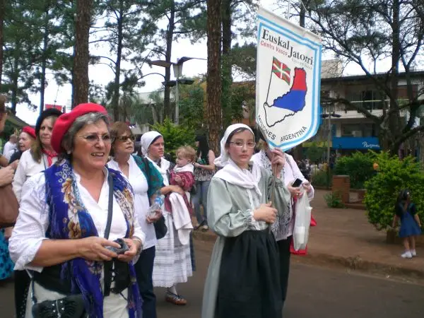 Presencia del Centro Vasco Misiones en la XXXIII Fiesta Nacional del Inmigrante Oberá-Misiones-Argentina · Asociación Civil Centro Vasco Misiones Euskal Jatorri