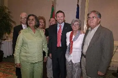 Miembros de la colectividad vasca de Puerto Rico junto al lehendakari Ibarretxe · Vascos en Puerto Rico, Inc.
